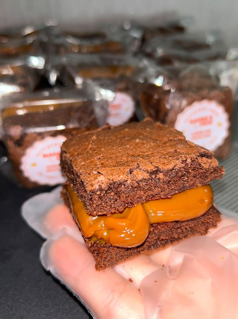 Brownie recheado com doce de leite